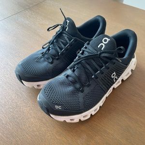 On Cloud Cloudswift black sneakers